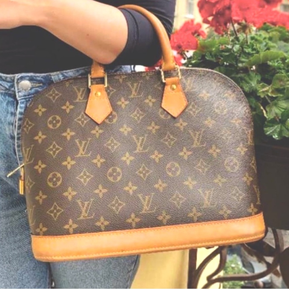 🎉🎉🎉Today special!! 325 and 5.99 shipping Alma PM  excellent vintage condition